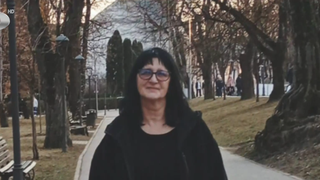 VIDEO Femeie călcată de tren &icirc;n Bistrița Năsăud. Victima era pe grabă și avea căștile &icirc;n urechi: &rdquo;A prins-o și a aruncat-o&rdquo;