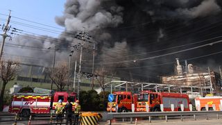 Incendiu devastator la o fabrică de piese auto din Coreea de Sud! 14 morți și zeci de răniți