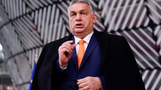 Avioanele guvernului condus de Viktor Orban ar fi transportat &icirc;n secret bani și bijuterii din Rusia. Suspiciuni că Moscova ar influența direcția politică a Ungariei