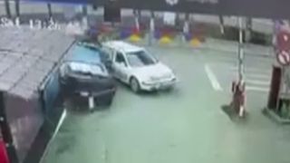 VIDEO Imagini noi cu șoferul vitezoman care a provocat accidentul cu patru victime din Fălticeni. Un bărbat a fost grav rănit