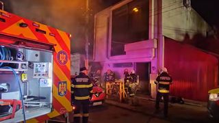 Panică la o şcoală de dans din Constanţa. 30 de copii și adulți s-au autoevacuat de urgență după ce &icirc;ntr-o sală a &icirc;nceput un incendiu