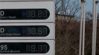 VIDEO Scăderea prețurilor la pompă, am&acirc;nată. Ajutorul promis de Guvern se lasă așteptat