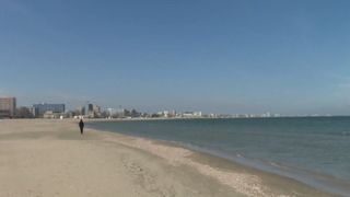 VIDEO Mamaia &icirc;nt&acirc;mpină primăvara cu lacătele pe terase. Cum se pregătește stațiunea pentru turiști