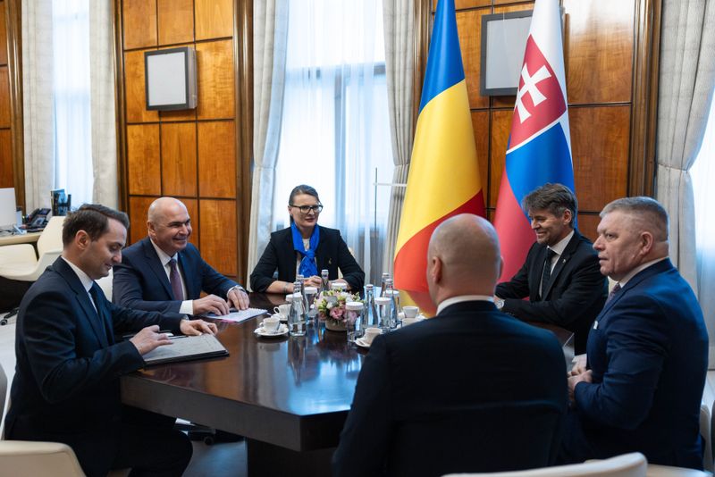 Robert Fico, primit la Palatul Victoria de Ilie Bolojan