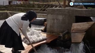 VIDEO Pregătiri de sărbătoare &icirc;n Maramureș. V&acirc;ltorile, foarte căutate de gospodari &icirc;nainte de Paște