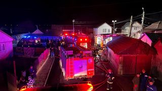 Noapte de foc &icirc;n Turda. Flăcările au făcut prăpăd. 20 de locuințe au fost distruse, doi oameni au ajuns la spital