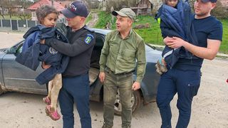 VIDEO Rebeca și Melisa au fost găsite, după ce au plecat de acasă de mai bine de 24 de ore. Primele declarații ale părinților: &rdquo;Cel mai fericit om&rdquo;