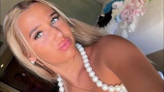 Elevă de 16 ani, &icirc;njunghiată &icirc;n spate și "lăsată să moară &icirc;n stradă". Totul s-a petrecut "din cauza unui băiat"