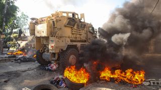 Masacru &icirc;n urma unui atac armat: peste 70 de oameni și-au pierdut viața și 30 sunt răniți