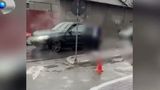 VIDEO Un șofer nervos a lovit intenționat o mașină &icirc;n trafic, &icirc;n București. Iubita pasagerului a fost rănită 