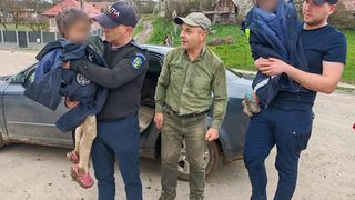 Ancheta &icirc;n cazul dispariției minorelor din Mureș se complică. IPJ a sesizat DGASPC după ce Rebeca și Melisa au fost găsite &icirc;n pădure