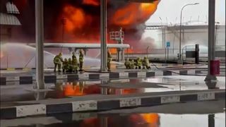 VIDEO Aeroport din Orientul Mijlociu, &icirc;n flăcări. Iranul a bombardat un depozit de combustibili