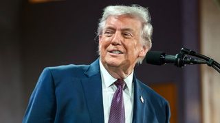 Trump se g&acirc;ndește serios să retragă SUA din NATO. "Este un tigru de h&acirc;rtie. Și Putin știe asta"