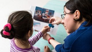 De Ziua Internațională a Conștientizării Autismului, Asociația &Icirc;nvingem Autismul lansează campania &bdquo;Poartă-mă &icirc;n aprilie&rdquo; și Bursa Andreea Mottram