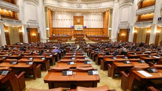 Parlamentul a decis: numele de căsătorie se păstrează și după divorț. Fostul partener nu trebuie să-și mai dea acordul 