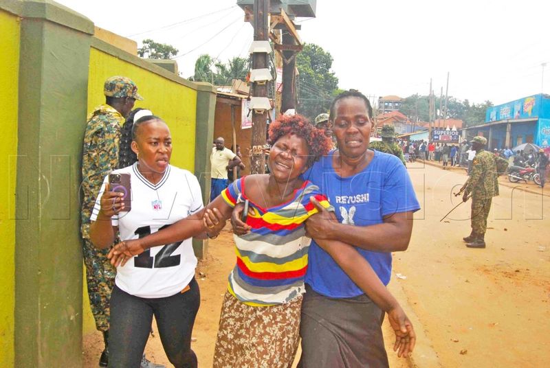 Părinți disperați la grădinița din Kampala