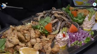 VIDEO &bdquo;Plecăm c&acirc;nd terminăm m&acirc;ncarea&rdquo;. Cherhanale pline &icirc;n Duminica Floriilor