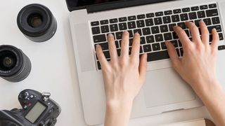 (P) Autenticitatea &icirc;n locul perfecțiunii: de ce conținutul brut c&acirc;știgă teren &icirc;n 2026&nbsp;