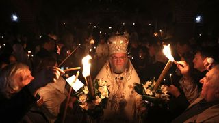 Cum va fi adusă Lumina Sf&acirc;ntă de Paște de la Ierusalim, &icirc;n plin război &icirc;n Orientul Mijlociu? Planul B, activat de Patriarhia Rom&acirc;nă