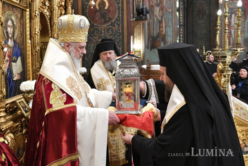 Când ajunge Lumina Sfântă la Biserica Patriarhiei