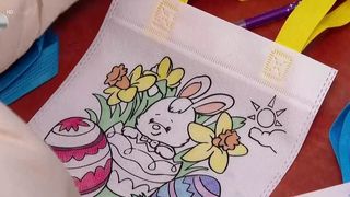 VIDEO &bdquo;Am intrat &icirc;n atmosfera de sărbătoare&rdquo;. Decorațiuni de Paște realizate de copii