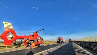 VIDEO Accident mortal pe A1. Un șofer oprit pe banda de urgență, spulberat de un TIR. Soția victimei s-a salvat ca printr-o minune: &rdquo;Nu a fost atent&rdquo;