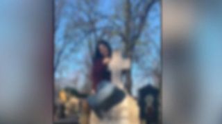 VIDEO Spectacol de prost gust &icirc;n cimitirul Bellu, unde mai mulți tineri au dansat pe morminte