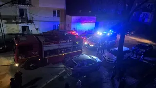 Incendiu &icirc;n Sighetu Marmației. Peste 80 de persoane, &icirc;n pericol, &icirc;n blocul unde flăcările au izbucnit 