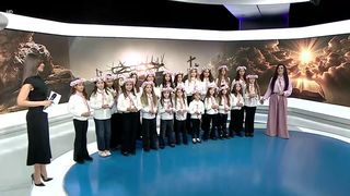 VIDEO &bdquo;Reușesc să le transmit dragostea pentru c&acirc;ntec&rdquo;. Grupul vocal &bdquo;Buburuzele&rdquo;, moment emoționant