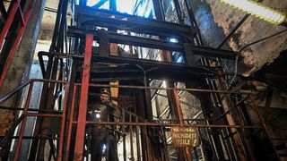 Minerii protestează &icirc;n Valea Jiului. Angajații nu au mai &icirc;nceput munca, după ce au aflat că nu primesc prime de Paște