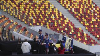 Mircea Lucescu a ajuns pe Arena Națională. Imagini cu sicriul fostului selecționer