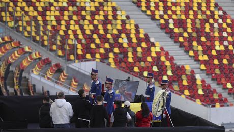 VIDEO Mircea Lucescu a ajuns pe Arena Națională. Imagini cu sicriul fostului selecționer