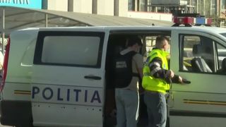 VIDEO Tragedie &icirc;n parcarea unui mall din Craiova. Fetiță de 5 ani, moartă &icirc;n brațele mamei