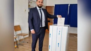 VIDEO Primarul unei comune din D&acirc;mbovița, &icirc;n centrul unui scandal de corupție. Ar fi cumpărat voturi cu cozonaci 