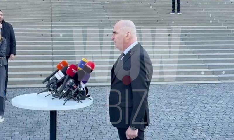Ilie Bolojan a venit să îi aducă un ultim omagiu lui Mircea Lucescu