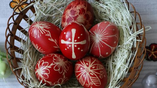 VIDEO Românii se pregătesc pentru Paște. Magazine, program special ...