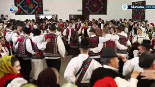 VIDEO &bdquo;Ne bucurăm să avem at&acirc;t de multă lume&rdquo;. Petrecere tradițională &icirc;n Maramureș