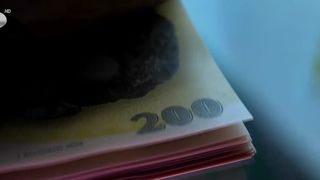 VIDEO &bdquo;Ne &icirc;mprumutăm&rdquo;. Rom&acirc;nii au cheltuit tot salariul de Paște