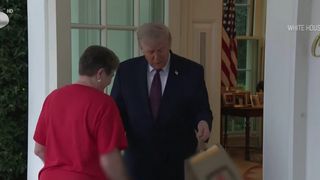 VIDEO Donald Trump a comandat fast-food și a dat bacșiș mare