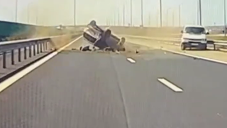VIDEO Accident mortal pe autostrada A7. Imaginile impactului dintre două autoturisme, suprinse de o cameră de bord