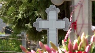 VIDEO &bdquo;Nu mai avem voie să murim&rdquo;. Locuri de veci la preț de apartament