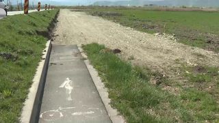 VIDEO Pista de biciclete de milioane de lei de la Avrig, distrusă de stat &icirc;nainte să fie folosită