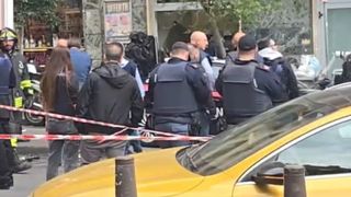 Panică &icirc;n Napoli! 25 de oameni, ostatici &icirc;n timpul unui jaf la bancă. Hoții s-au baricadat &icirc;n clădire