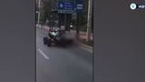 VIDEO Incendiu pe un bulevard din Iași. Un ATV a fost cuprins de flăcări
