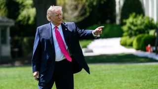 "Niciun aliat nu ne-a ajutat". Trump atacă din nou NATO și am&acirc;nă livrările de arme &icirc;n Europa din cauza războiului din Iran
