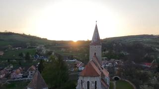 VIDEO Experiență unică &icirc;n satul Curciu. Cazare &icirc;n Biserica Fortificată și tradiții săsești păstrate cu sfințenie. C&acirc;t costă o noapte 