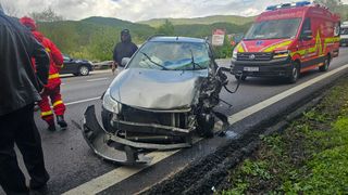 Accident pe DN7, &icirc;ntre două mașini și un TIR! Primele imagini de la locul impactului