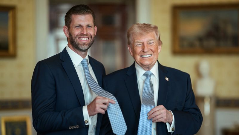 Președintele SUA, alături de fiul său Eric Trump