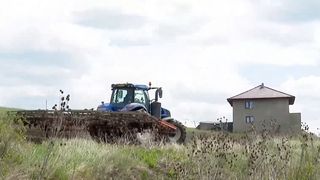 VIDEO Obstacolele de care se lovesc tinerii de la sate c&acirc;nd &icirc;ncearcă să se angajeze 