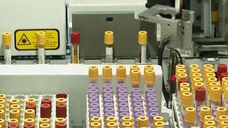 VIDEO O bacterie periculoasă, rezistentă la antibiotice, amenință sănătatea publică. Avertismentul medicilor